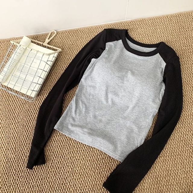 Padded Raglan Crop Tee with Crew Neck