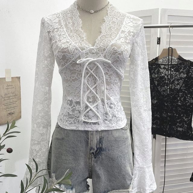 V-Neck Lace-Up Lace Slim Fit Crop Top