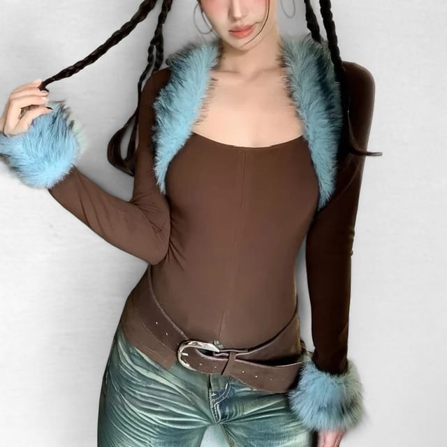 Square Neck Fluffy Panel Slit Tee