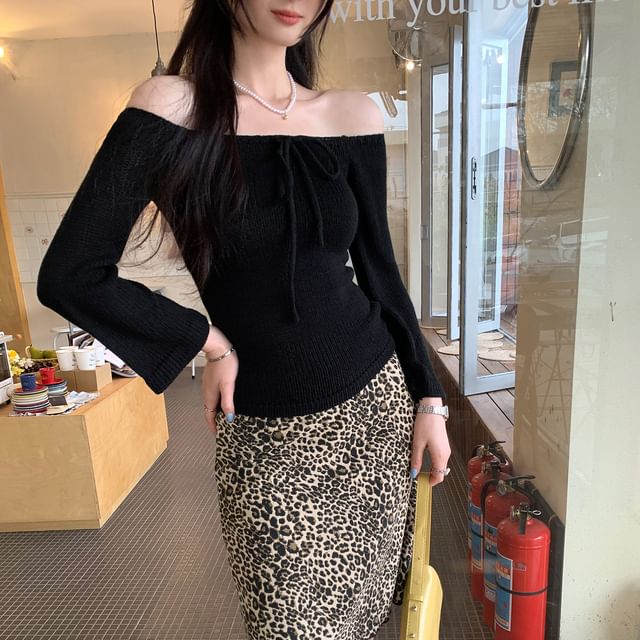 Slim Off-Shoulder Crop Knit in Solid