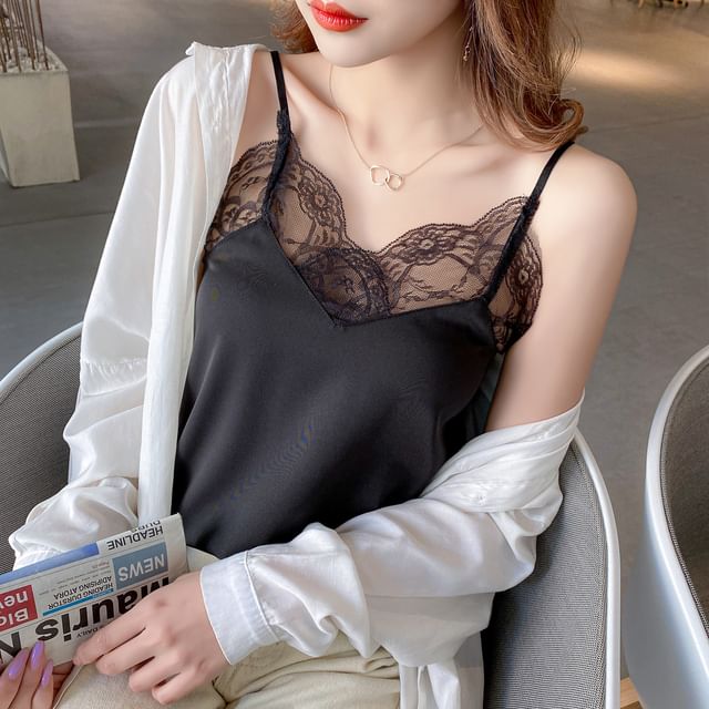 Lace Trim V-Neck Camisole in Solid Color