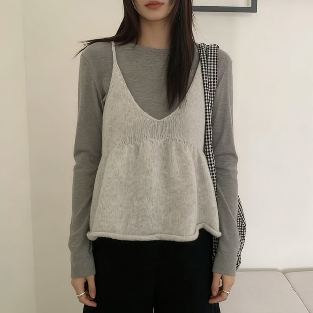 Cropped V-Neck Sleeveless Top in Solid Color