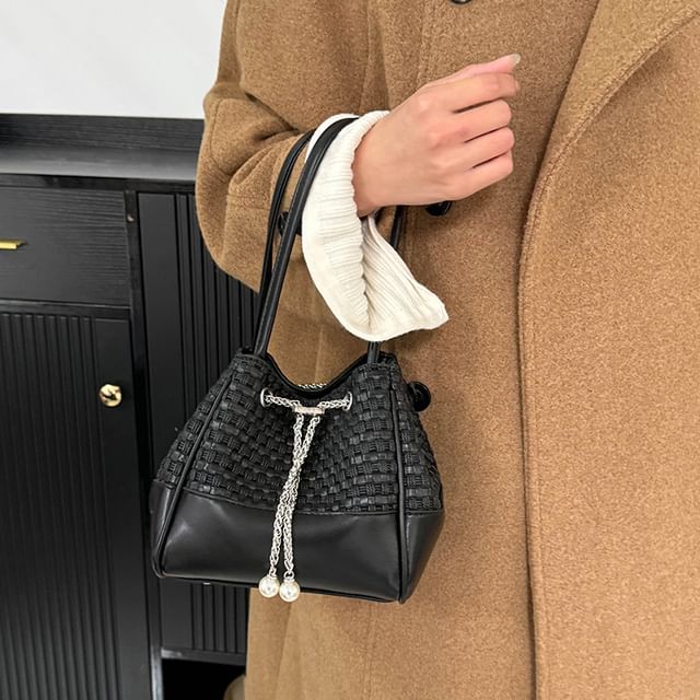 Faux Pearl Drawstring Woven Bucket Bag