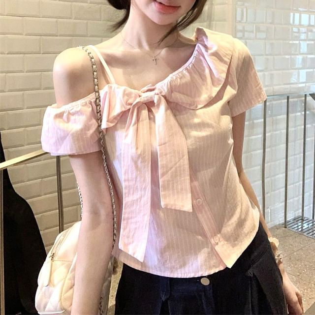 Short Sleeve Cold Shoulder Ribbon Accent Cropped Tee
