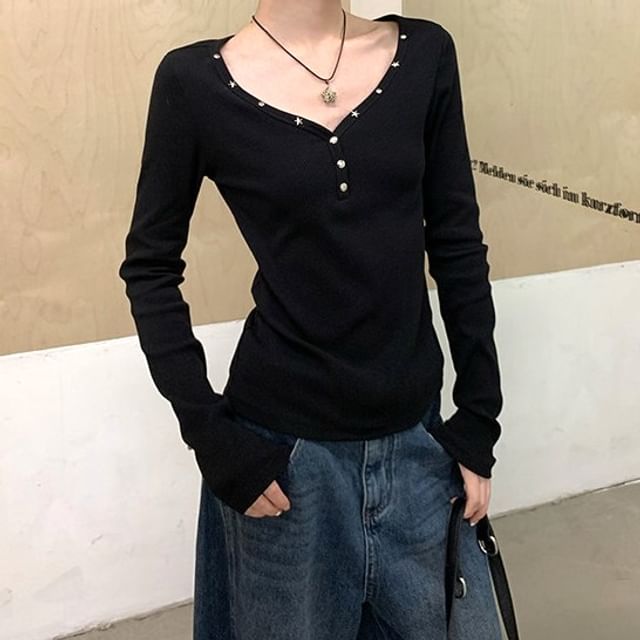 Long Sleeve V-Neck Plain Studded Tee