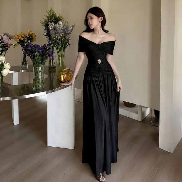Off Shoulder Plain Lace Panel Ruched Maxi A-Line Dress