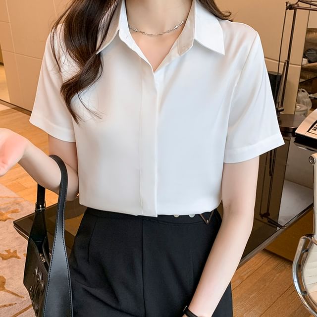 Short-Sleeve Collared Button-Up Solid Blouse