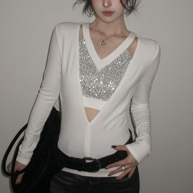 Mock Two-Piece Long-Sleeve V-Neck Sequin Panel Cutout Slim Fit Tee