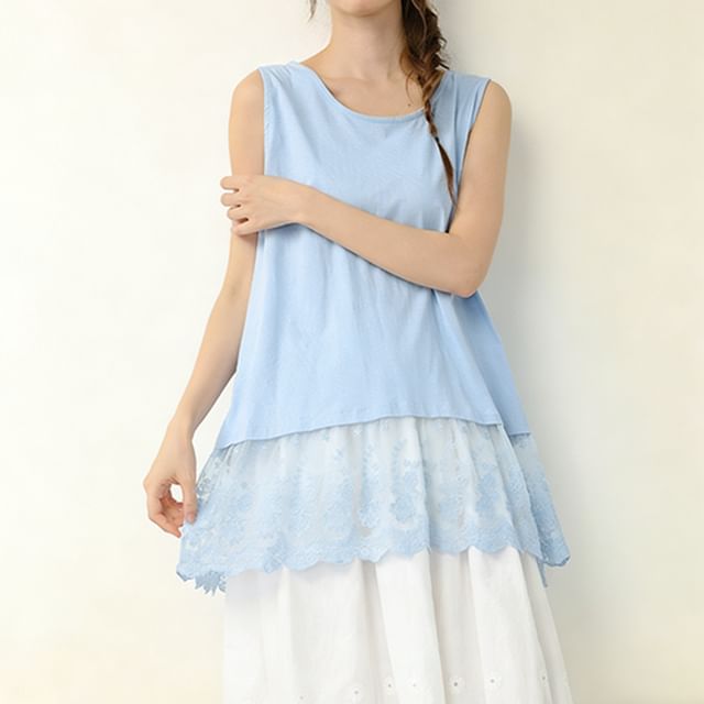 Crewneck Lace Panel Sleeveless Top