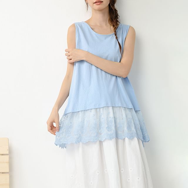 Crewneck Lace Panel Sleeveless Top