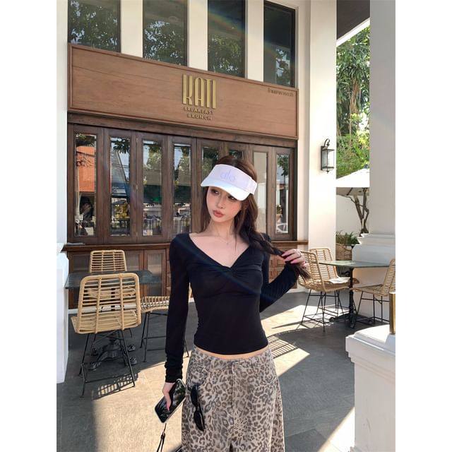 Ruched Long Sleeve V-Neck Crop Tee