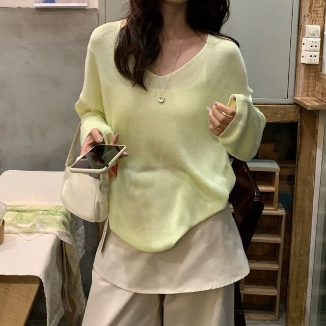 Heathered V-Neck Knit Long Sleeve Pullover