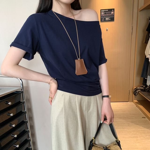 One-Shoulder Short Sleeve Basic Tee