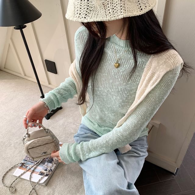 Extended Sleeve Mock Neck Minimal Tee