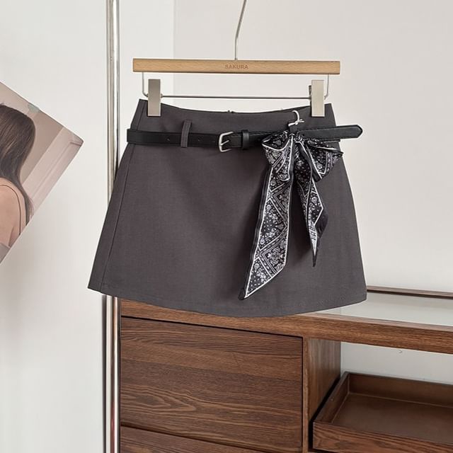 Mid Rise Plain Mini A-Line Skirt