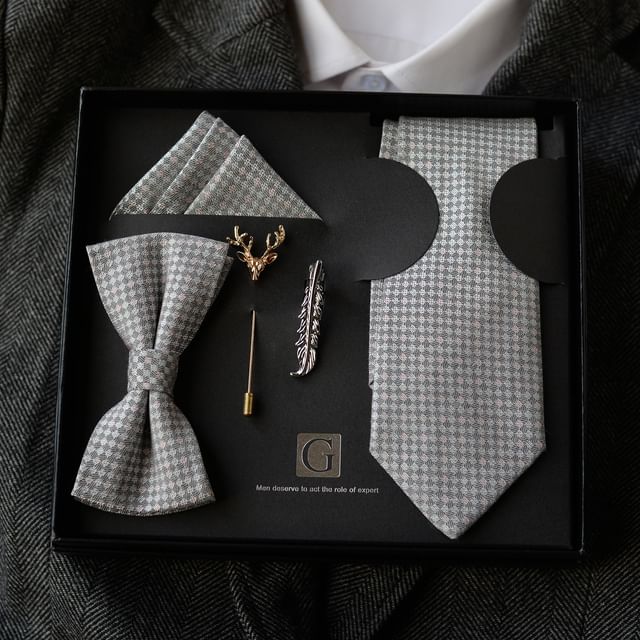 Plaid Bowtie / Tie / Handkerchief / Set