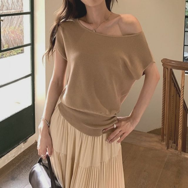 Ruched One-Shoulder Short-Sleeve Knit Top