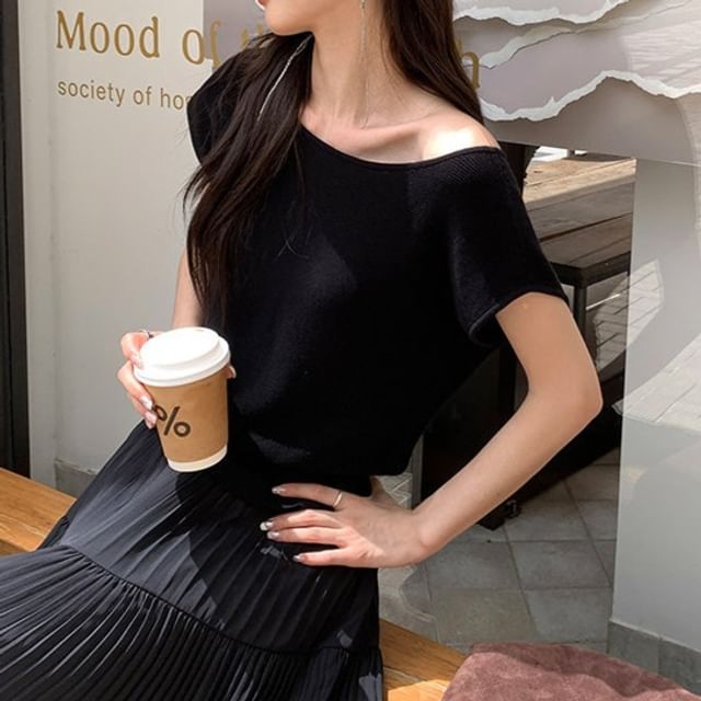 Ruched One-Shoulder Short-Sleeve Knit Top