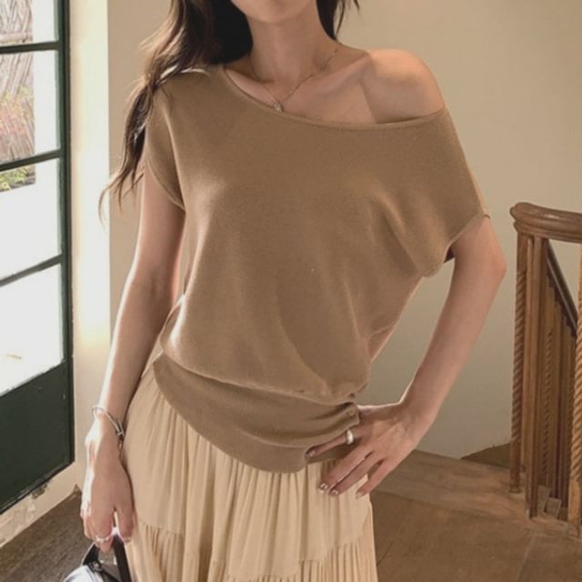 Ruched One-Shoulder Short-Sleeve Knit Top