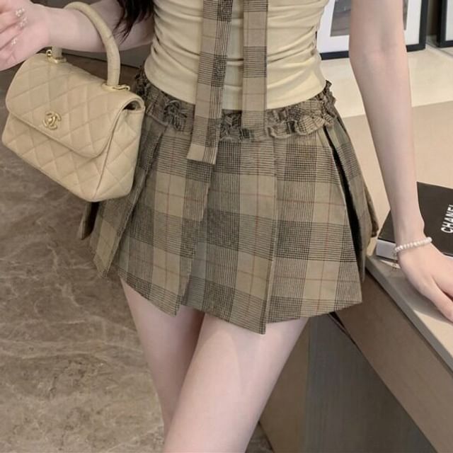 Short-Sleeve Cold Shoulder Plain Ruched Top / Elastic Waist Plaid Mini Pleated Skirt