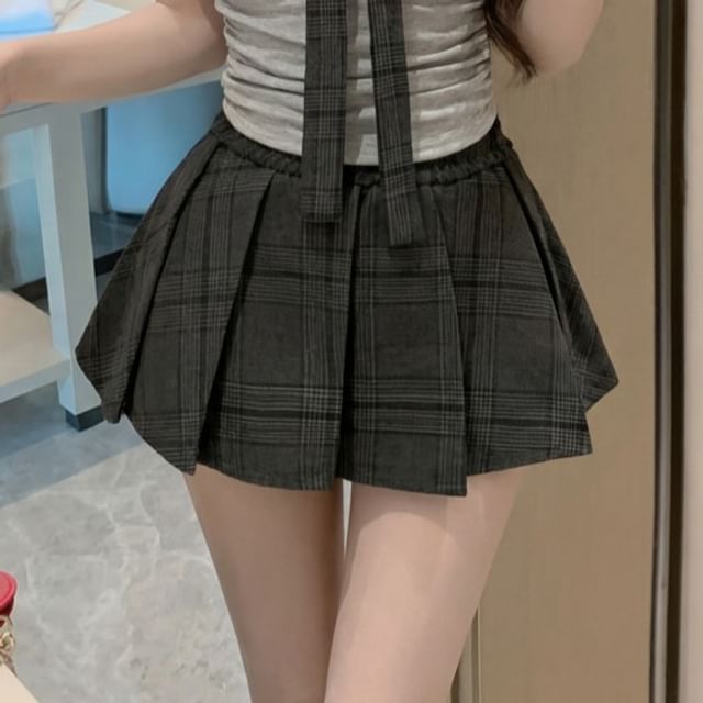 Short-Sleeve Cold Shoulder Plain Ruched Top / Elastic Waist Plaid Mini Pleated Skirt