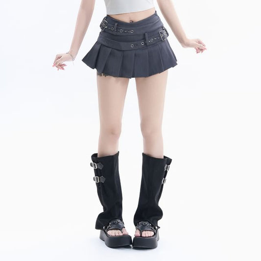 Mid Rise Belted Mini Pleated Skirt