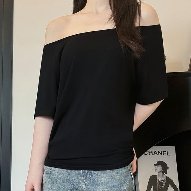 Off Shoulder Short Sleeve T-Shirt in Solid Color