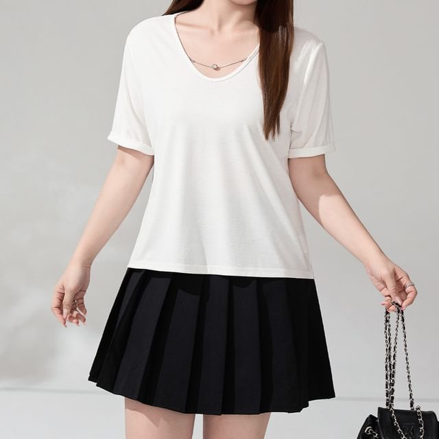 Short-Sleeve Round Neck Plain T-Shirt / High Waist Plain Pleated Mini A-Line Skirt