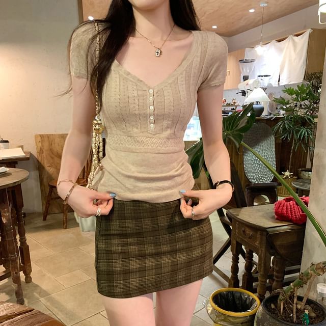 V-Neck Short Sleeve Perforated Slim Crop Knit Top