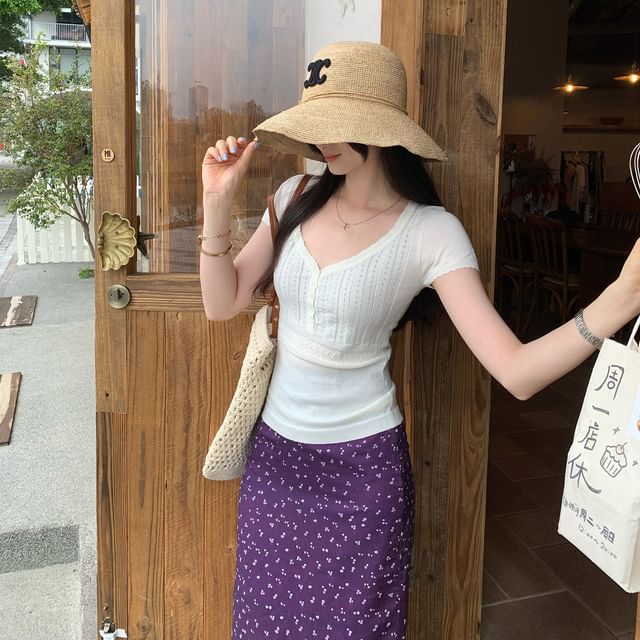 V-Neck Short Sleeve Perforated Slim Crop Knit Top