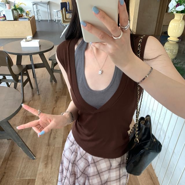 Halter Neck Two-Tone Slim Knit Top
