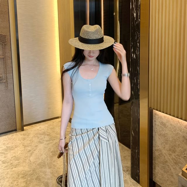 Scoop Neck Cap Sleeve Slim Knit Top