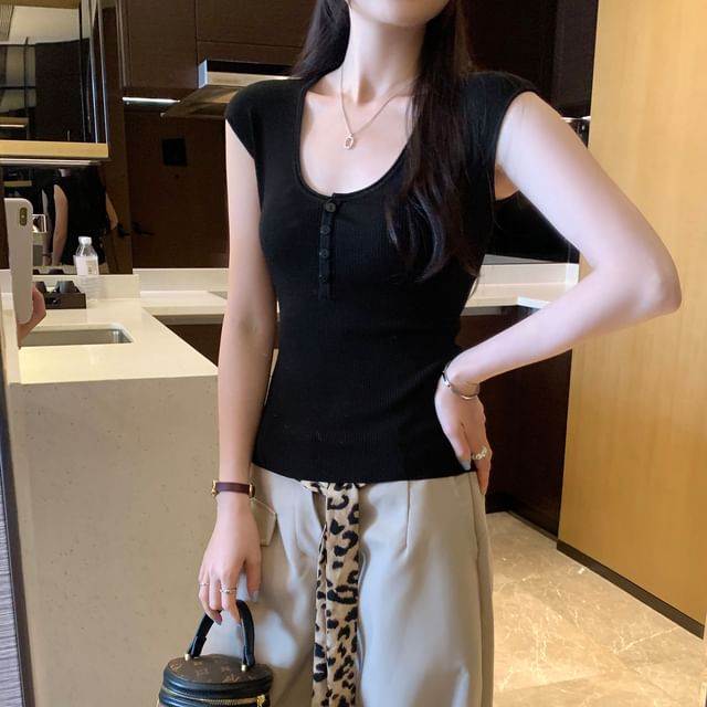 Scoop Neck Cap Sleeve Slim Knit Top
