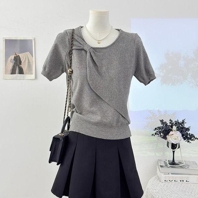 Crew Neck Ruched Knit Top