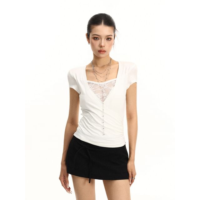 Mock Two-Piece V-Neck Lace Panel Ruched Slim Fit Tee