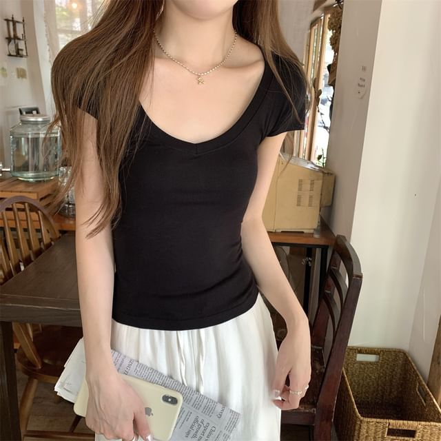 Basic V-Neck Tee