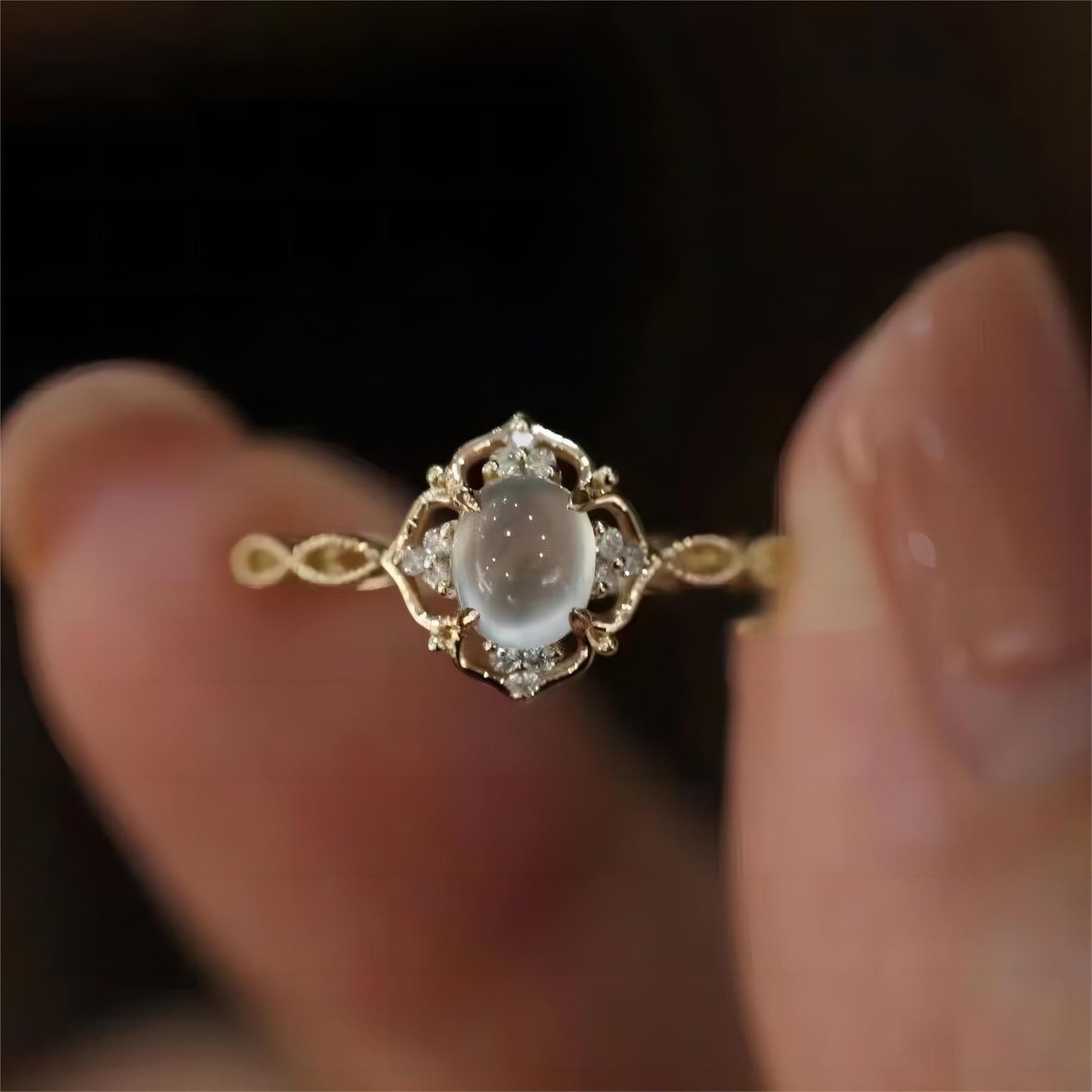 Baroque-style Moonstone Ring