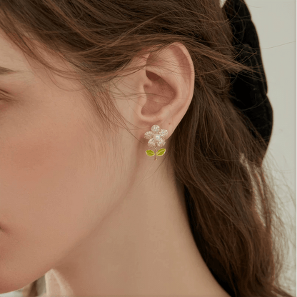 Charming Pearl Inlaid Flower Earrings