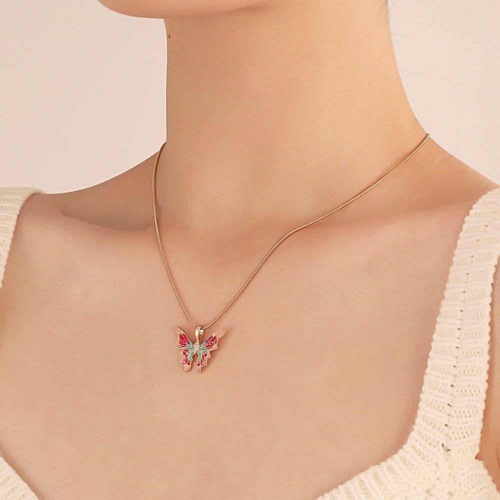 Collier papillon en émail coloré chic