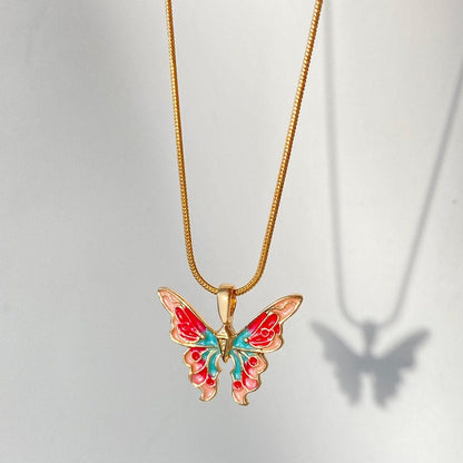 Collier papillon en émail coloré chic