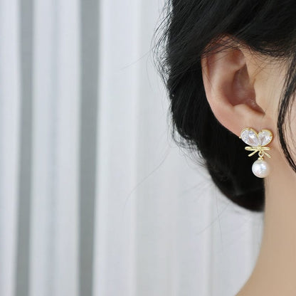 Boucles d'oreilles pendantes en forme de cœur avec nœud en cristal et perles