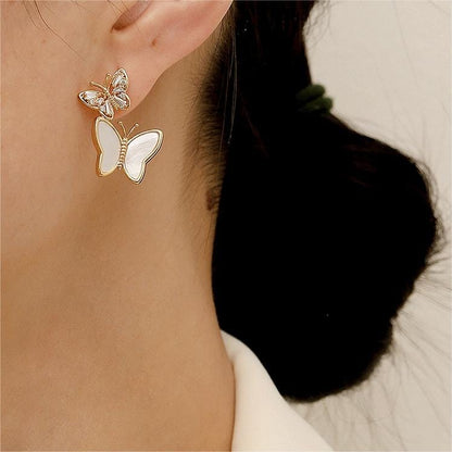 Boucles d'oreilles pendantes papillon chic et élégantes