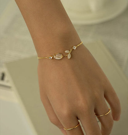 Elegantes Opal-Tulpenarmband