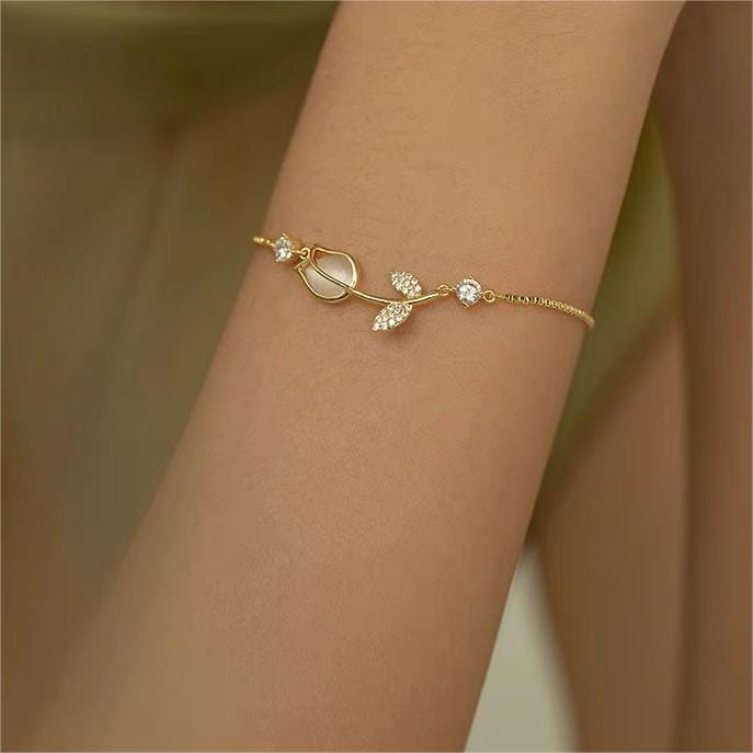 Elegantes Opal-Tulpenarmband