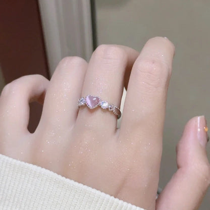 Süßer, schicker rosa Opal-Herzring