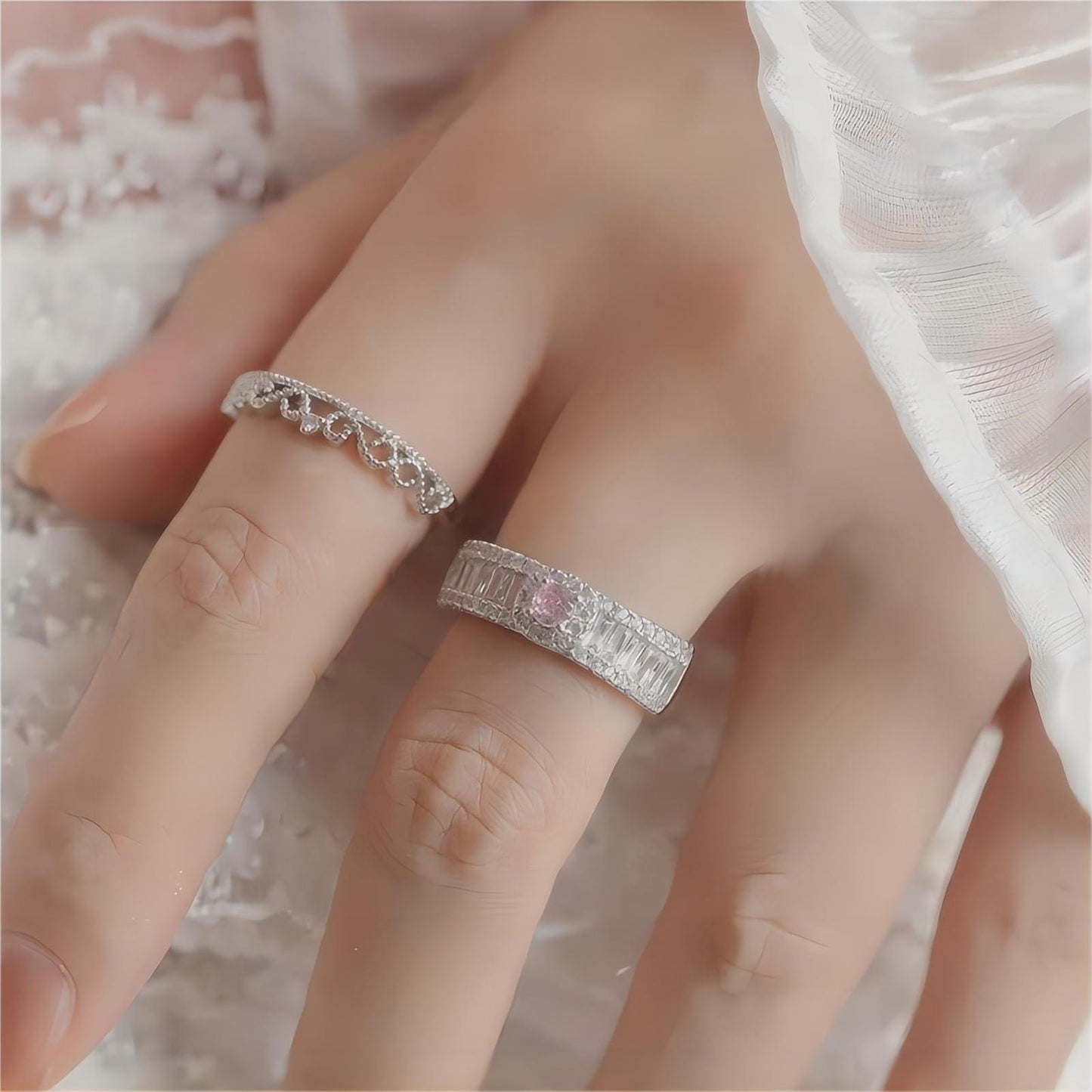 Eleganter Ring mit rosa Strasskristallen