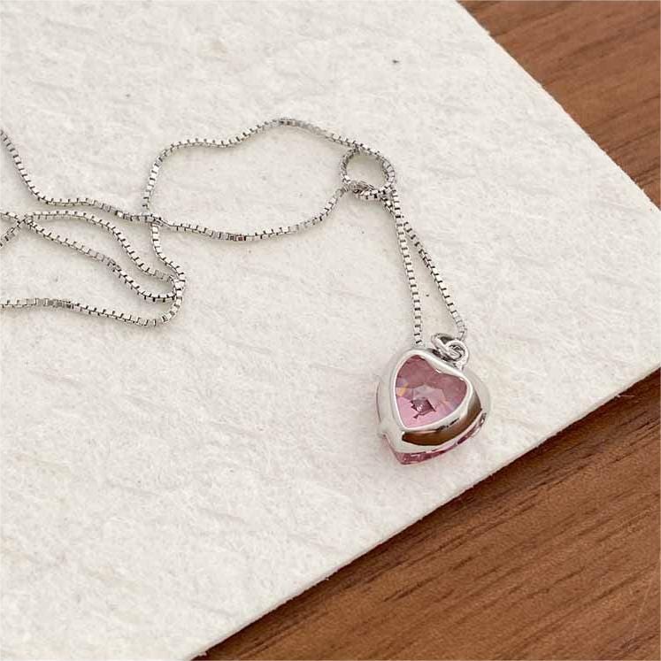 Süße Halskette mit Herzanhänger aus rosa Kristall im Diamantschliff