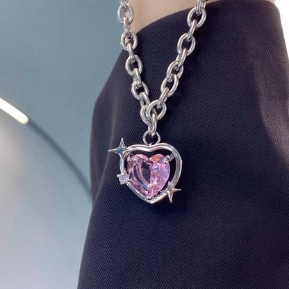 Collier chaîne à maillons avec pendentif en forme de cœur en strass rose