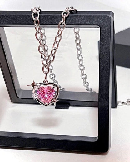 Collier chaîne à maillons avec pendentif en forme de cœur en strass rose