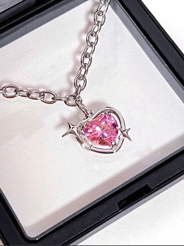 Collier chaîne à maillons avec pendentif en forme de cœur en strass rose